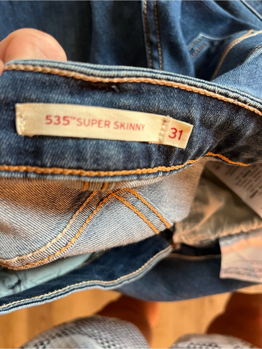 (2) WOMENS LEVI BOTH 31/30 - Picture 5 of 6